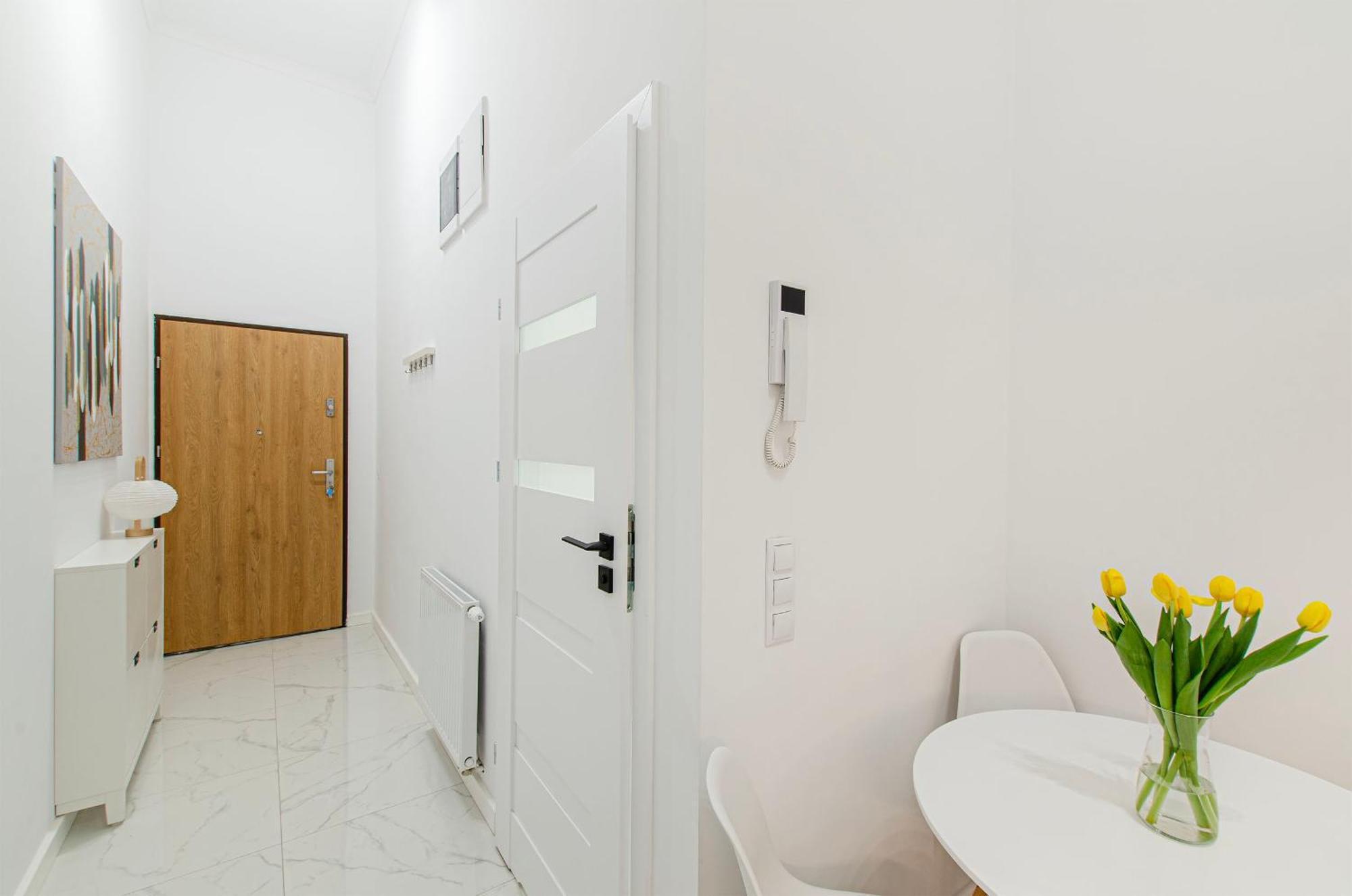 Loft Center Apartments- Parking, Wifi, 24h Check-in