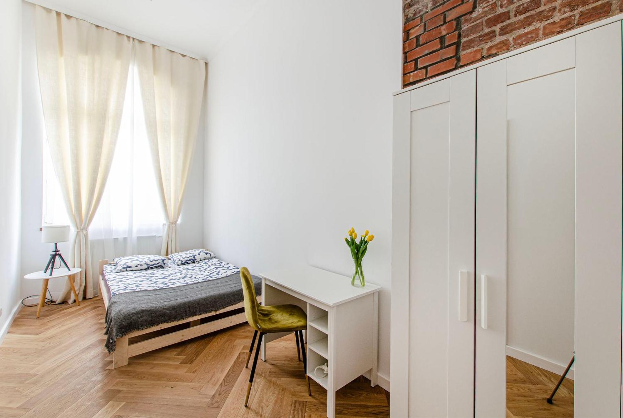 Loft Center Apartments- Parking, Wifi, 24h Check-in *